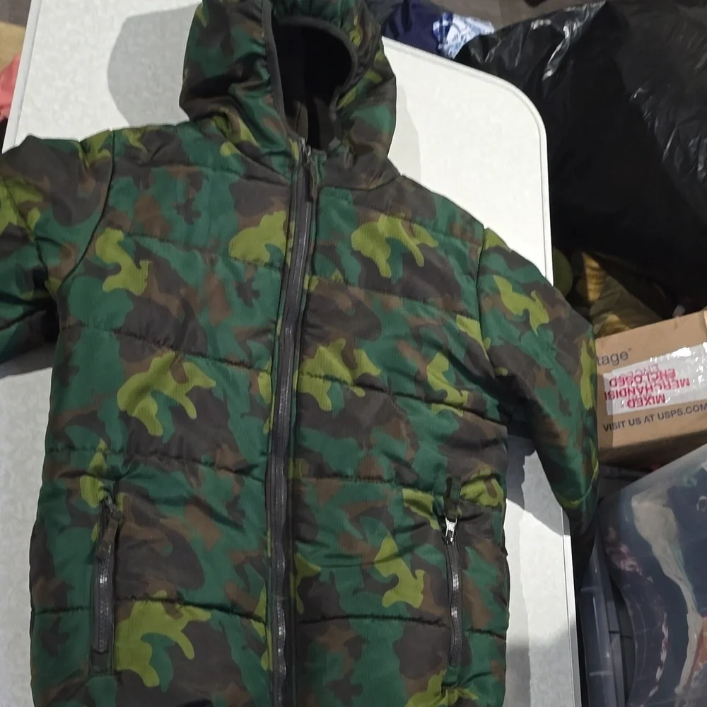 Children's Green Camouflage Puffer Jacket Roebuck &‎ Co.  Size Medium 10-12